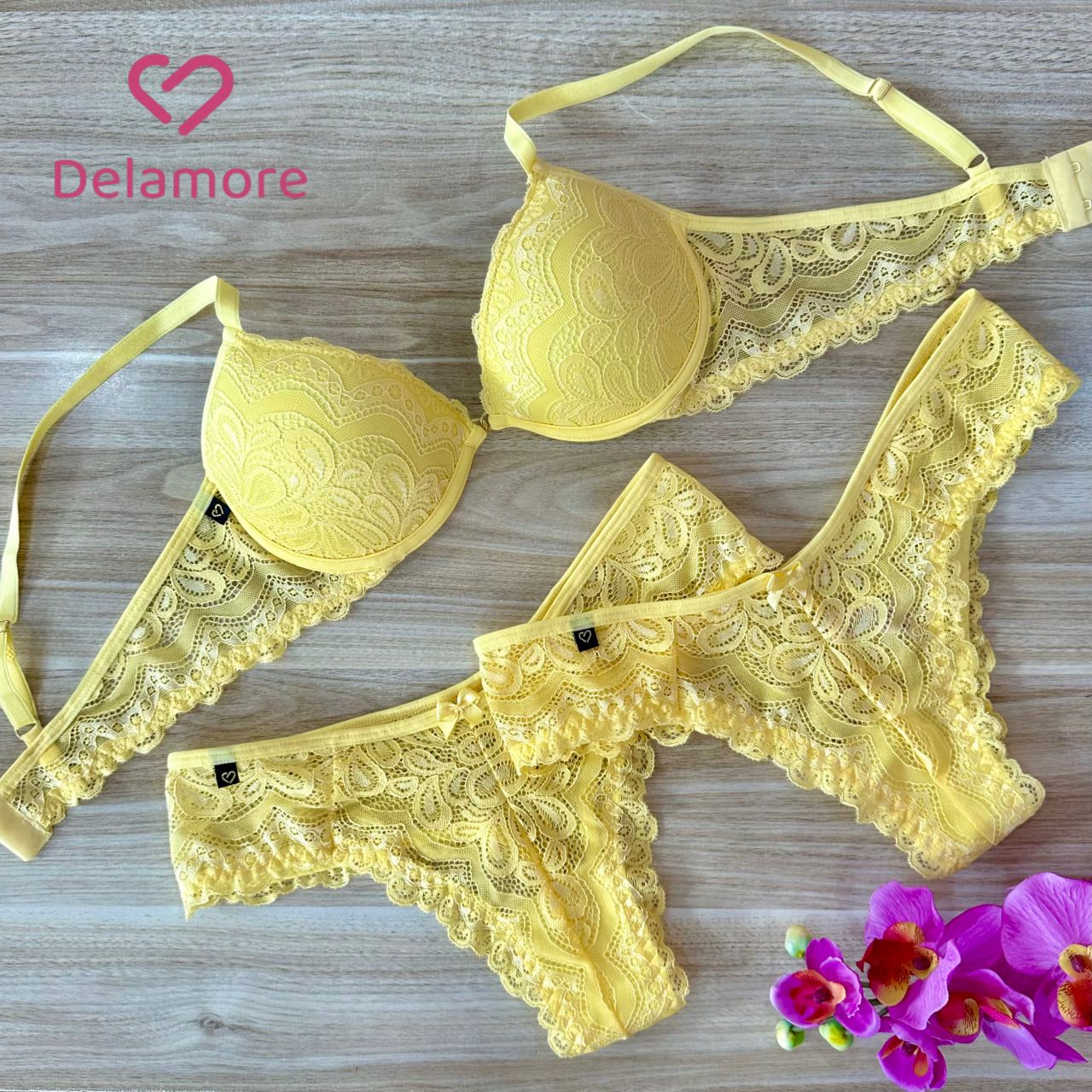 CONJUNTO TRIO TODO EM RENDA COM STRASS NO MEIO